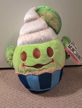 Disney MUNCHLINGS Toy Story Alien Key Lime Cupcake NEW